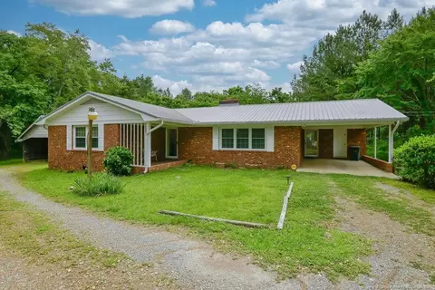 475 Simmons Rd, Robbins, NC 27325