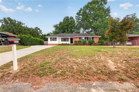 3721 Berger Dr, Fayetteville, NC 28304