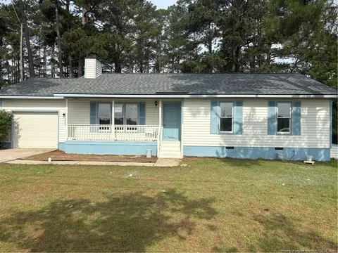 3106 Sommer Dr, Hope Mills, NC 28348