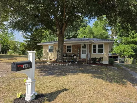 919 Fleetwood Dr, Fayetteville, NC 28305
