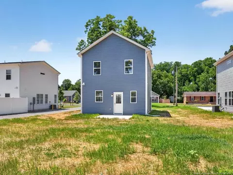 Exterior - 1021 E Harnett St, Dunn, NC 28334 photo 7 of 9