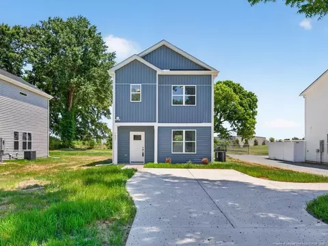 1021 E Harnett St, Dunn, NC 28334
