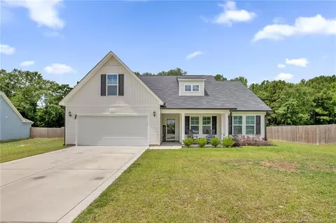 32 Finch Ln, Parkton, NC 28371