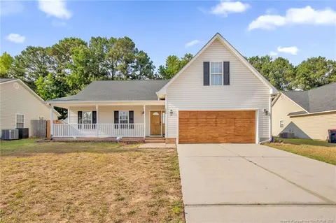 3696 Pioneer Dr, Hope Mills, NC 28348