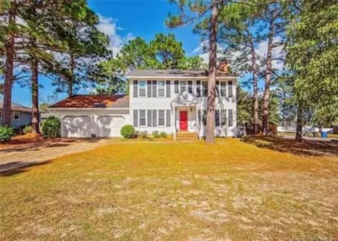 5900 Bishopgate Pl, Fayetteville, NC 28304