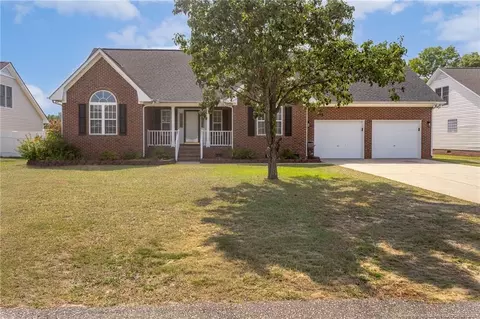 5039 Woodspring Dr, Hope Mills, NC 28348