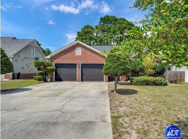 1040 Alexwood Dr, Hope Mills, NC 28348