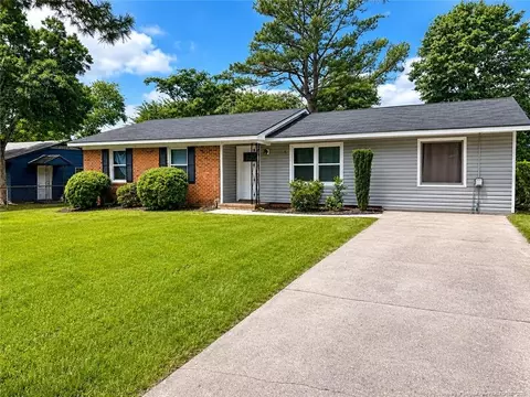 6537 Vineyard Dr, Fayetteville, NC 28304