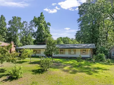 1946 Forest Hills Dr, Fayetteville, NC 28303
