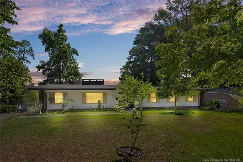 1946 Forest Hills Dr, Fayetteville, NC 28303