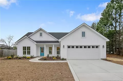5824 Fairway Dr, Hope Mills, NC 28348
