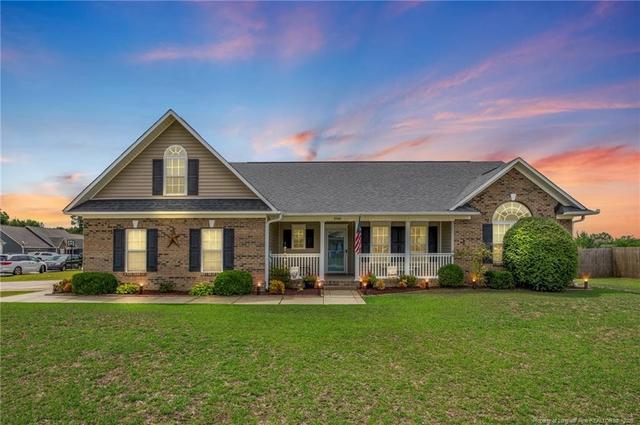 5744 Azure Dr, Hope Mills, NC 28348