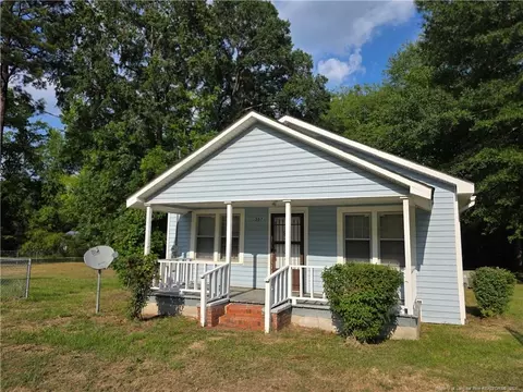 207 Triangle Pl, Fayetteville, NC 28312