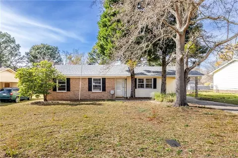 3636 Metric Dr, Hope Mills, NC 28348