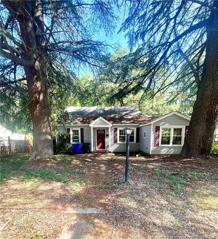 961 Mckimmon Rd, Fayetteville, NC 28303