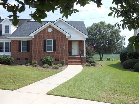 656 Amberdale Cir W, Lumberton, NC 28358
