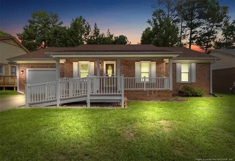 216 Fair Oaks Dr, Fayetteville, NC 28311