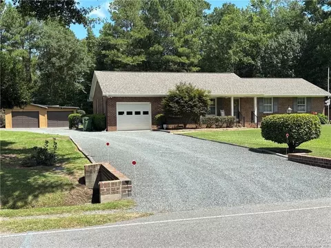 577 Forest Rd, Lumberton, NC 28358