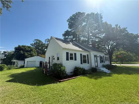902 Mckimmon Rd, Fayetteville, NC 28303