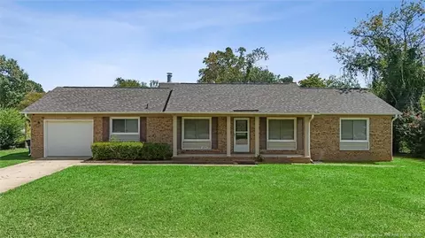 1075 Pleasant Oak Dr, Fayetteville, NC 28314