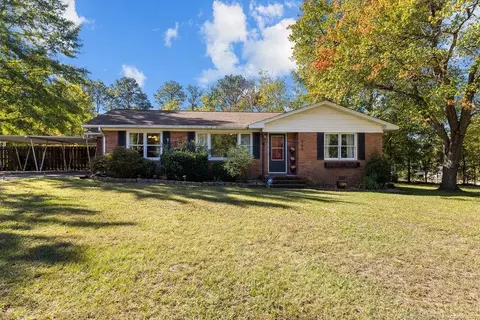 303 Decatur Dr, Fayetteville, NC 28303