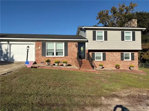 5012 Sycamore Dr, Hope Mills, NC 28348