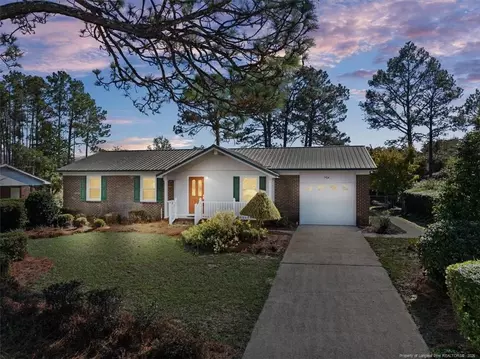 3924 Heidelberg Dr, Hope Mills, NC 28348