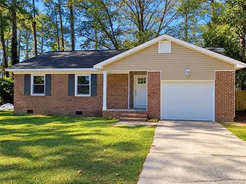 912 Winterberry Dr, Fayetteville, NC 28314