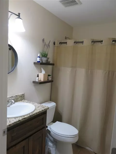 609 E Houston St, Llano, TX 78643 photo 8