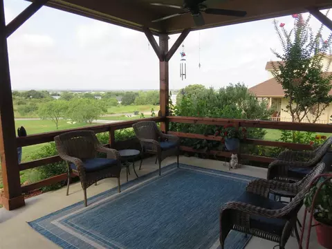 609 E Houston St, Llano, TX 78643 photo 3
