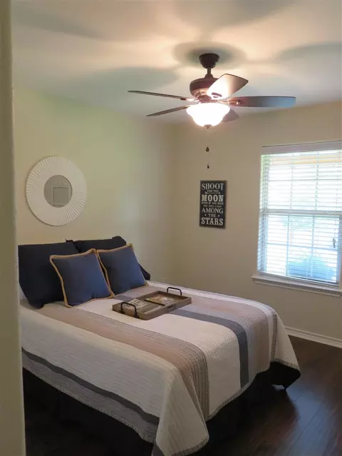 609 E Houston St, Llano, TX 78643 photo 9