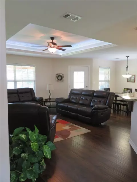 609 E Houston St, Llano, TX 78643 photo 5