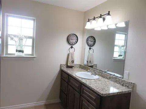 609 E Houston St, Llano, TX 78643 photo 12