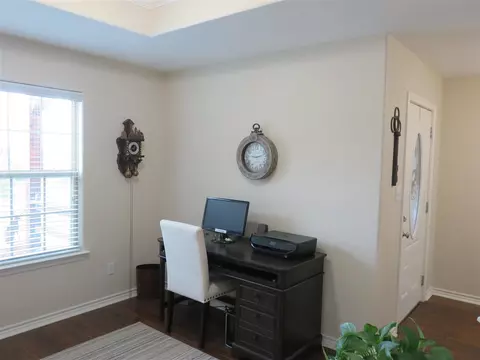 609 E Houston St, Llano, TX 78643 photo 6