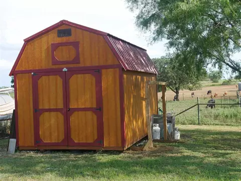 2004 Moore St, Llano, TX 78643 photo 3