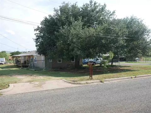 2004 Moore St, Llano, TX 78643 photo 5