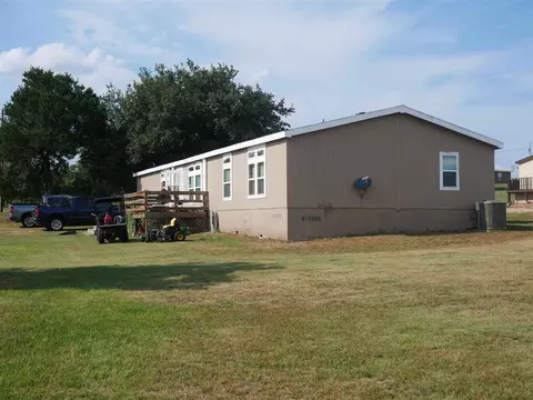 2004 Moore St, Llano, TX 78643 photo 4