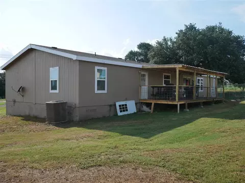 2004 Moore St, Llano, TX 78643 photo 2
