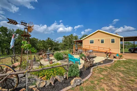 319 Thurman Loop, Llano, TX 78643 photo 10