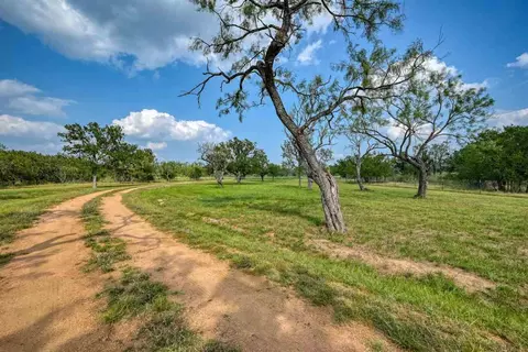 319 Thurman Loop, Llano, TX 78643 photo 3