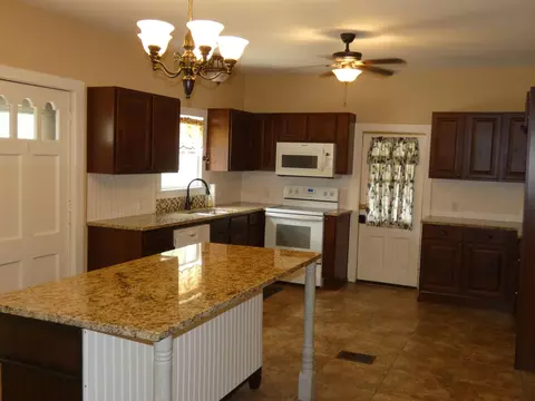 200 E Johnson St, Burnet, TX 78611 photo 7