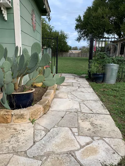 408 E Graves St, Burnet, TX 78611 photo 23