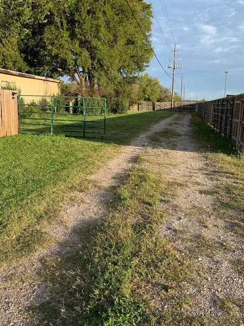 408 E Graves St, Burnet, TX 78611 photo 17