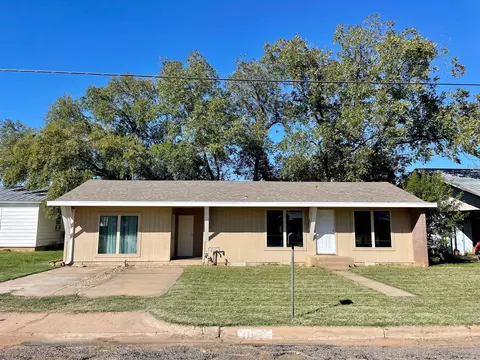 1107 E Brown St, Llano, TX 78643 photo 1
