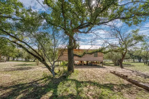 103 E Indian Bnd, Llano, TX 78643 photo 4
