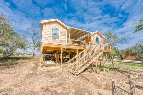 103 E Indian Bnd, Llano, TX 78643 photo 3