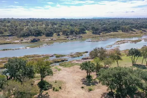 103 E Indian Bnd, Llano, TX 78643 photo 2