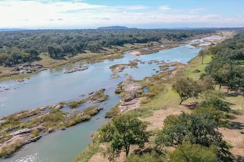103 E Indian Bnd, Llano, TX 78643 photo 1