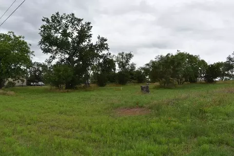 708 E Tarrant St, Llano, TX 78643 photo 2