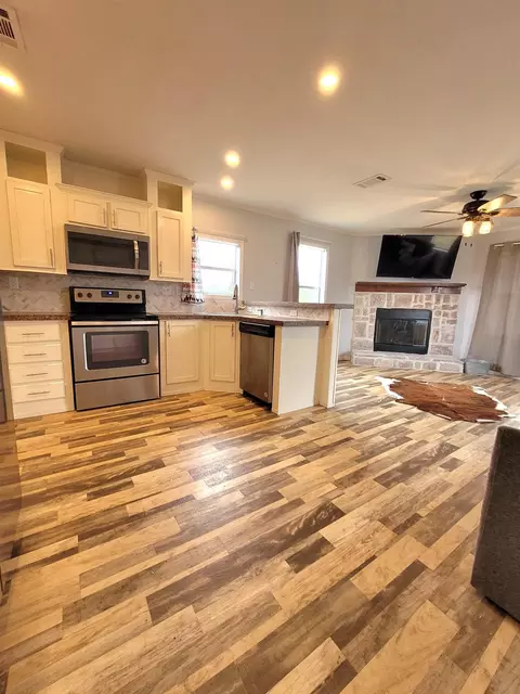 207 E Houston St, Llano, TX 78643 photo 3
